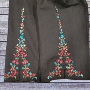 Larry Levine SZ 12 Colorful Floral Embroidered Black Linen Blend Capris